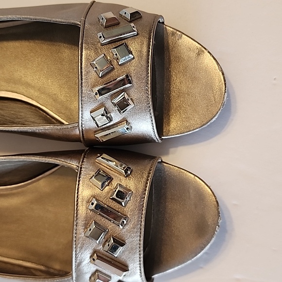 Cole Haan Leather Sleek Elegant Toeless Shoes Light Gold Flat Classy Design - Picture 5 of 7